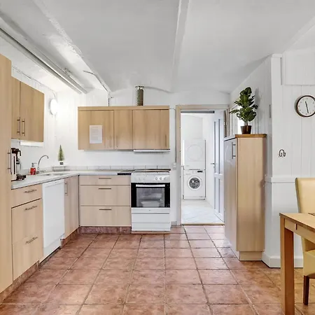 Апартаменты 1 Bedroom Pet Friendly In V *